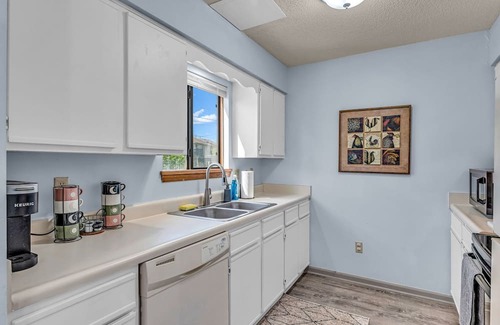 Southwest Topeka Maison | Spacious townhome - 2-bedrooms with King Beds in quite cul-de-sac - sleeps 6