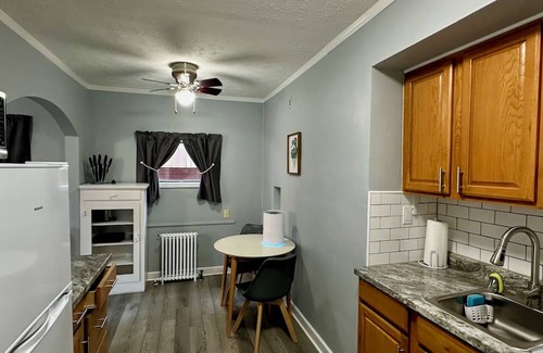 Mount Vernon Appartement | Amazing Downtown Location! Quiet & Spacious! #B