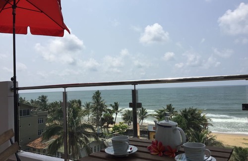 Mount Lavinia Appartement | Wake up to panoramic ocean views from almost every room.