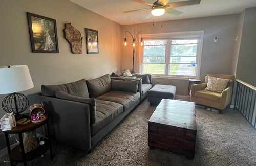 Cedar Rapids - Iowa City Maison | Executive, nursing & corporate travelers - 3br/2ba entire home close to highway!