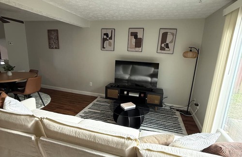 Perry Hall Maison | Stay a While - Stylish & Comfortable 2 Bedroom 1.5 Bath Near White Marsh Mall