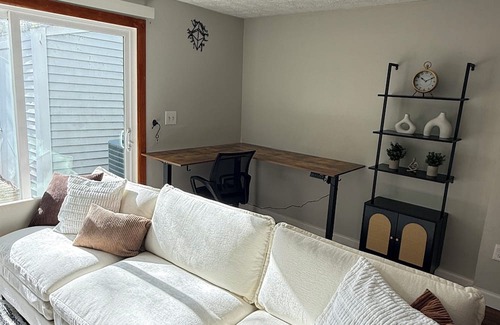 Perry Hall Maison | Stay a While - Stylish & Comfortable 2 Bedroom 1.5 Bath Near White Marsh Mall
