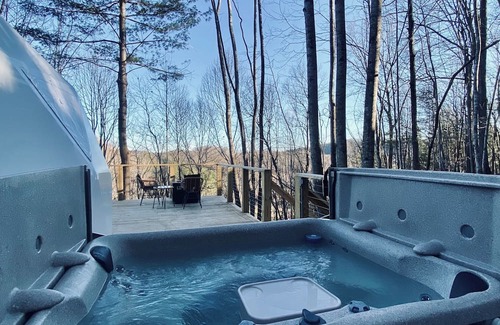 Todd Cabine | Tiny Treepod - Hot Tub, Views, Romantic Oasis
