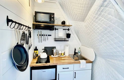 Todd Cabine | Tiny Treepod - Hot Tub, Views, Romantic Oasis