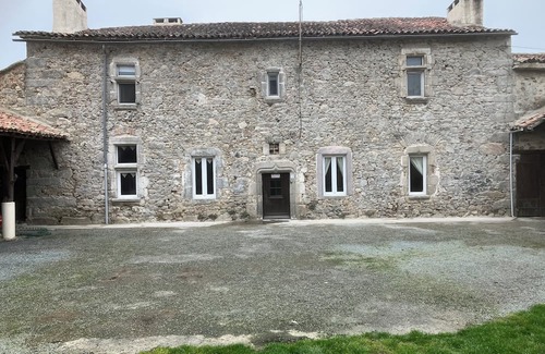 Saint-Pierre-du-Chemin Maison | Fortified Farm 10 Berth Dormitory