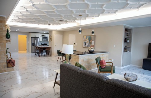 Terre Haute Appartement | Charming 2-bedroom apartment close to Universities in downtown Terre Haute.