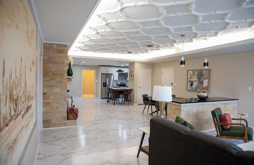 Terre Haute Appartement | Charming 2-bedroom apartment close to Universities in downtown Terre Haute.