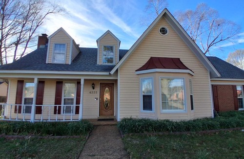 Southwind Maison | 5-BR Home with POOL Near Collierville - Primary Master Bedroom Downstairs.