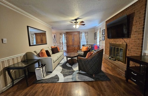 Southwind Maison | 5-BR Home with POOL Near Collierville - Primary Master Bedroom Downstairs.
