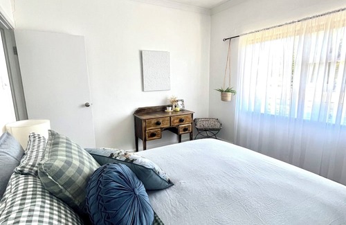 Tatiara Lit Et Petit-Déjeuner | Gums N Roses B&B Quiet & Central Location. Spacious For Family & Pet Friendly🌹