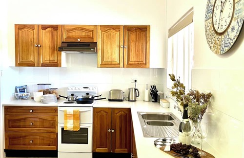 Tatiara Lit Et Petit-Déjeuner | Gums N Roses B&B Quiet & Central Location. Spacious For Family & Pet Friendly🌹