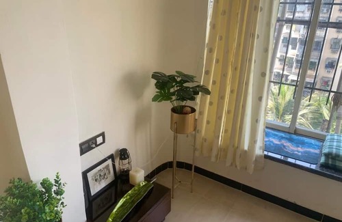 Andheri West Appartement | Cozy Top-Floor Apartment with Sea Breeze