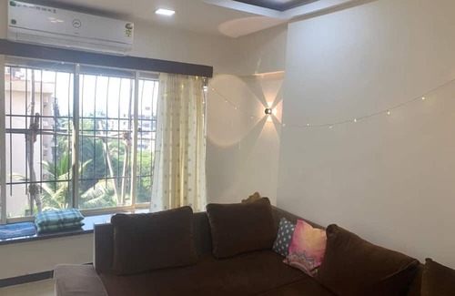 Andheri West Appartement | Cozy Top-Floor Apartment with Sea Breeze