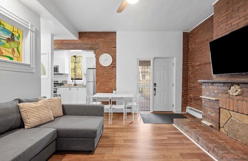 Shadyside Appartement | Shadyside/Pittsburgh, Modern & Accessible 2 Bedroom with Free Parking