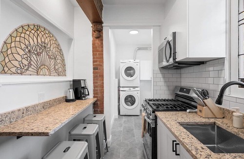 Shadyside Appartement | Shadyside/Pittsburgh, Modern & Accessible 2 Bedroom with Free Parking