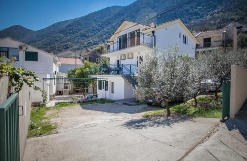 Kotor Municipality Appartement | Charming Seaside Escape in Kotor - One Bedroom Apartment with Garden 3