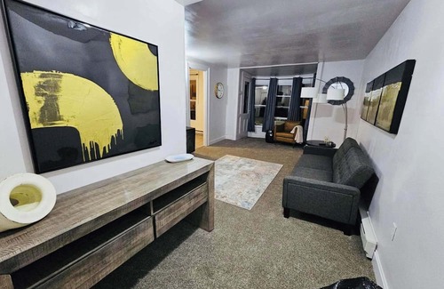 Wellsville Appartement | Modern 1-Bedroom Apartment with walkout deck