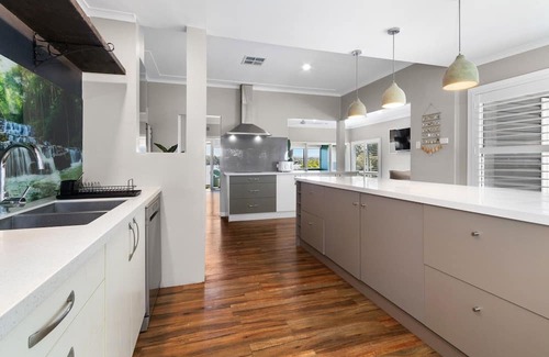 Speers Point Maison | Lakeview Retreat on The Esplanade