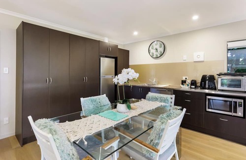 Bucklands Beach Appartement | Sea-batical Retreat.nDiscover your perfect, relaxing coastal escape.