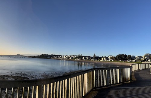 Bucklands Beach Appartement | Sea-batical Retreat.nDiscover your perfect, relaxing coastal escape.