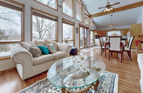Katrine Maison | Charming lakefront cottage on Little Doe Lake in Muskoka