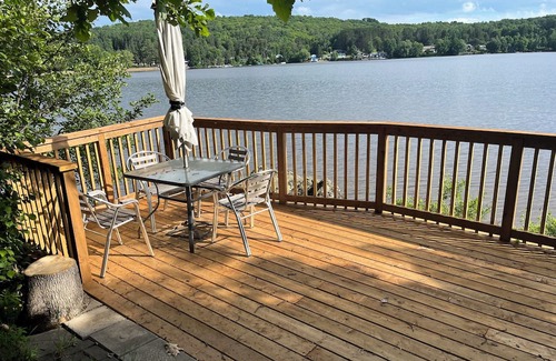 Katrine Maison | Charming lakefront cottage on Little Doe Lake in Muskoka