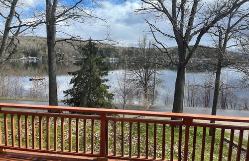 Katrine Maison | Charming lakefront cottage on Little Doe Lake in Muskoka