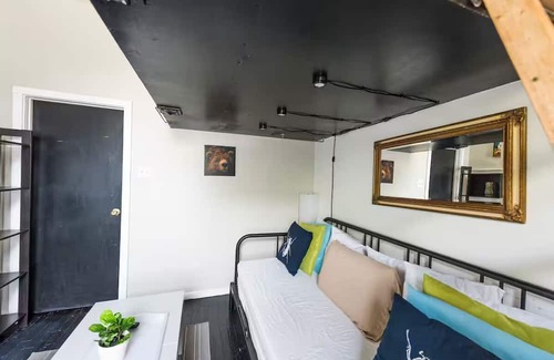 Fishtown Appartement | BUSSIN efficiency apartment in fab Fishtown Dog-Friendly, fast WiFi, AC, W/D