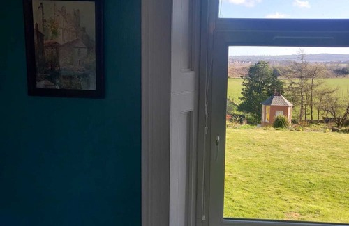 Montrose Appartement | Beautiful period property with amazing views, spacious rooms and a large garden.