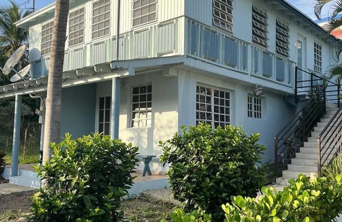 Culebra Pueblo Maison | Cozy 3-Bedroom Apartment in Culebra – Sleeps 6, Steps from Adventure!