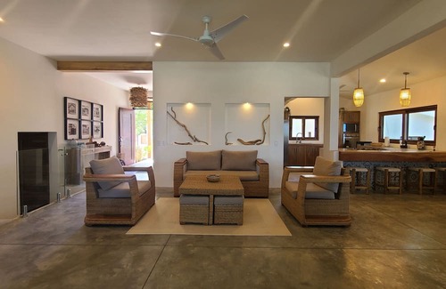 Jiquelite Maison | Casa Ohana: Beachfront Family Retreat w/Pool, Ocean Views & Steps to the Beach