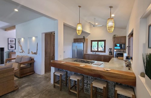 Jiquelite Maison | Casa Ohana: Beachfront Family Retreat w/Pool, Ocean Views & Steps to the Beach
