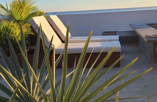 Jiquelite Maison | Casa Ohana: Beachfront Family Retreat w/Pool, Ocean Views & Steps to the Beach
