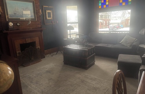 Algonac Maison | Lovely 2-bedroom Victorian home with AC in Algonac. Near shopping and the river