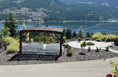 Sicamous Maison | Luxury home in Sicamous, overlooking Mara lake in the Shuswap