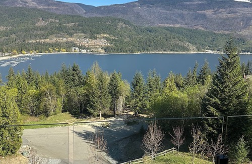 Sicamous Maison | Luxury home in Sicamous, overlooking Mara lake in the Shuswap