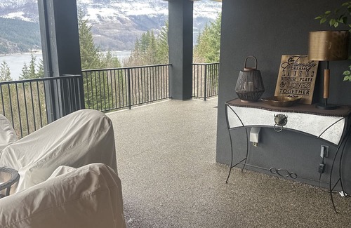 Sicamous Maison | Luxury home in Sicamous, overlooking Mara lake in the Shuswap