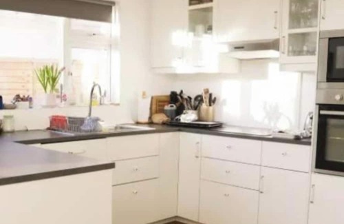 Dublin Maison | Coastal Hideaway - Sleeps 4 & Free Parking