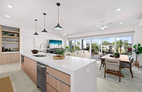 Santa Barbara Maison | Brand New Professionally Decorated Luxury 5 Bed Avellanas Home Minutes to Beach
