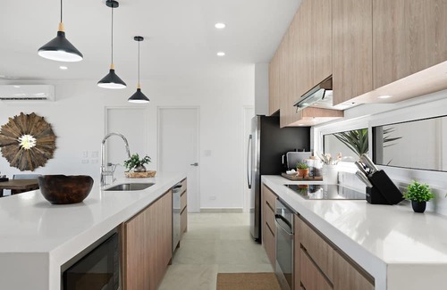 Santa Barbara Maison | Brand New Professionally Decorated Luxury 5 Bed Avellanas Home Minutes to Beach