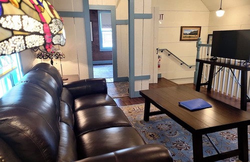 Winthrop Appartement | Guy's Place in the Historic Guy Waring House located in Downtown Winthrop