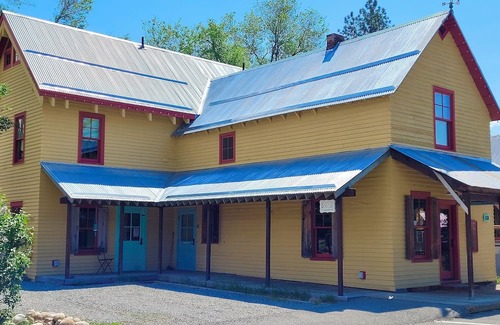 Winthrop Appartement | Guy's Place in the Historic Guy Waring House located in Downtown Winthrop