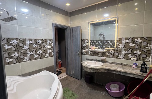 Faisal Maison | Charming 2-bedroom building in Suez Governorate with AC