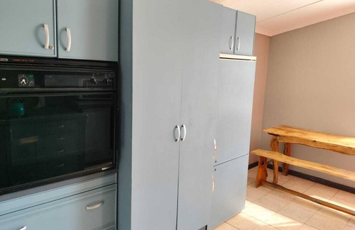 Cannon Rocks Maison | Tranquil 3-bedroom house with WiFi in Boknes Strand in the bush