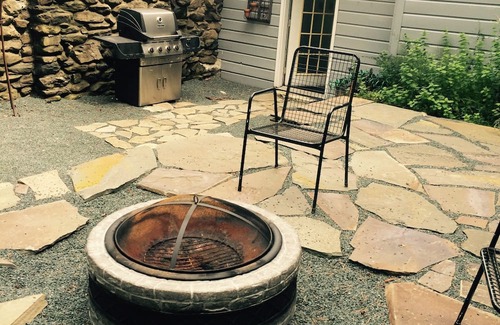 Petersburgh Appartement | Charming Red Tower, Loft ambiance, Mountain views, AC, WiFi, Berkshires NY