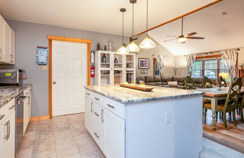 Prattsburgh Maison | Private Oasis|15 acres|Fireplace|Fire Pit|Hiking|Wine Tasting|Pet Friendly