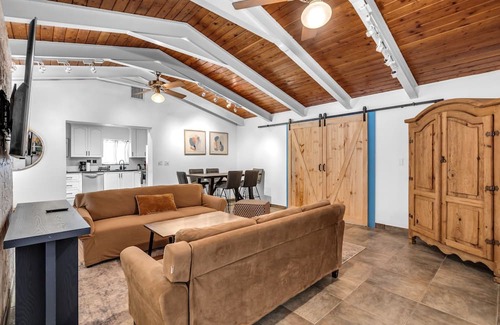 Coral Terrace Maison | Spacious 5BR 2BA in Miami!