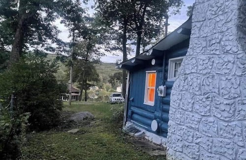 West Milford Cabine | Log Cabin with Great Lake Views