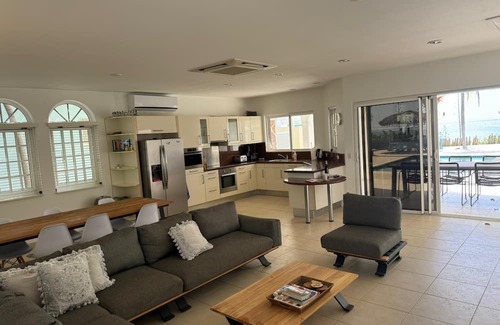 Sabadeco Maison | Crown Ridge 12 – Oceanfront home with private pool & infant of a dive site