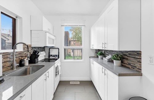 Upper Beaches Maison | Charming 1-bedroom house with AC, 5 mins to the beach, Fast Wifi